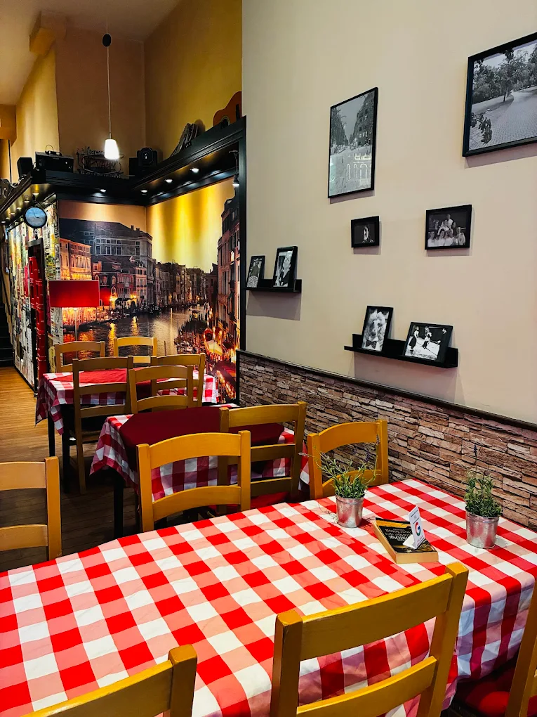 Gastraum Pizza Family Bremerhaven