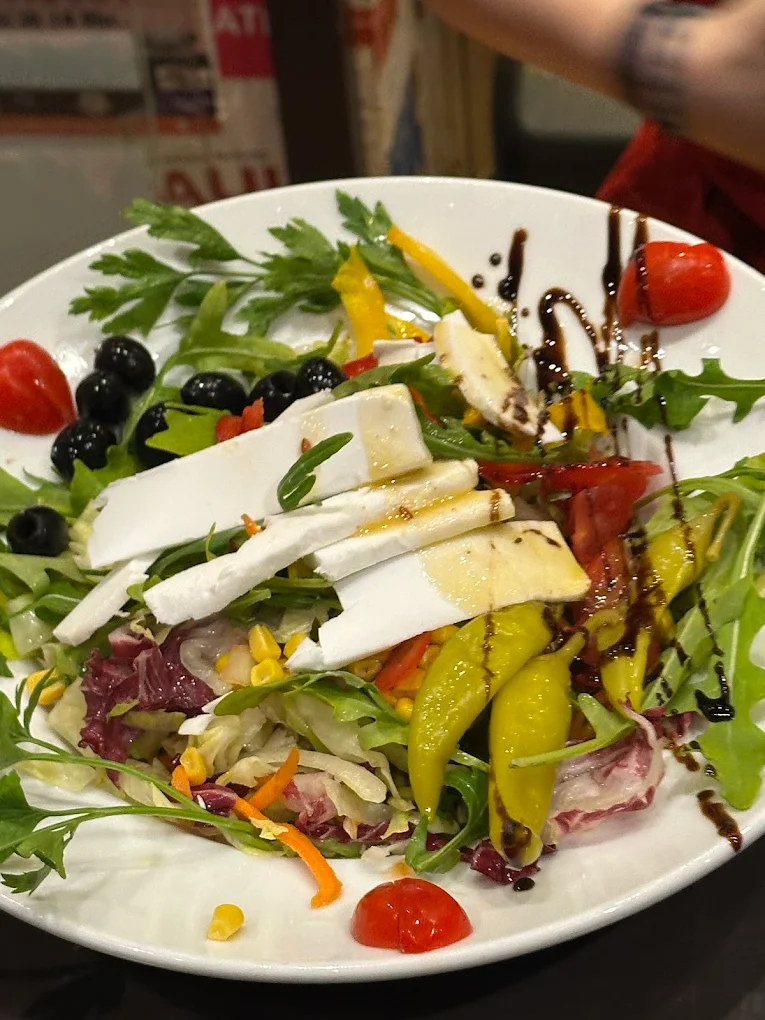 Salat mit Ziegenkäse